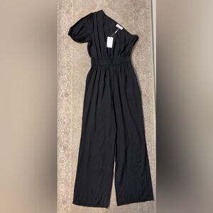 NWT MVN THE LABEL Black One-Shoulder Jumpsuit